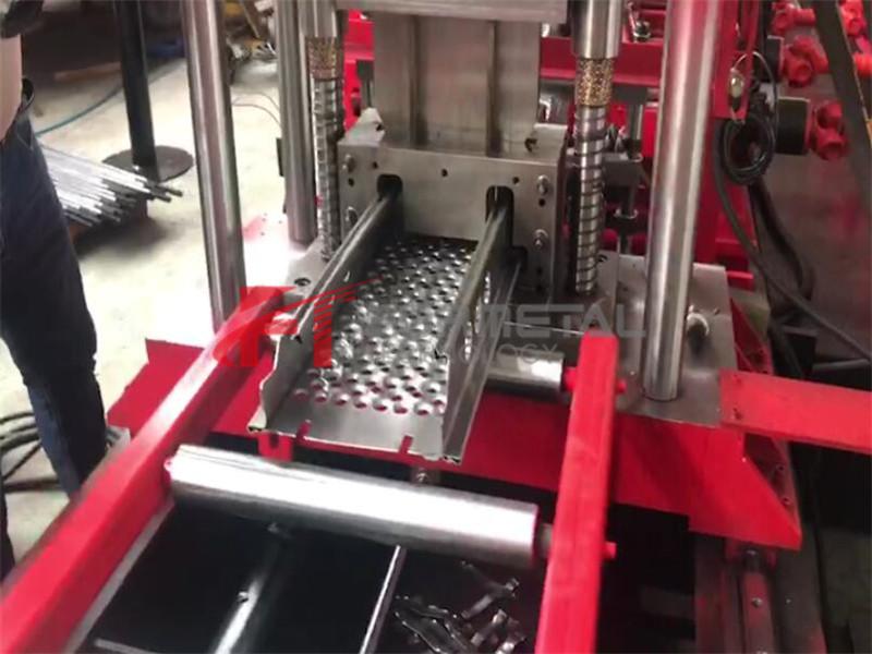 Machine de formage de rouleaux de pont en acier